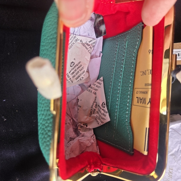 Dooney & Bourke Pebbled Leather Kisslock Coin Purse Green - Picture 6 of 9